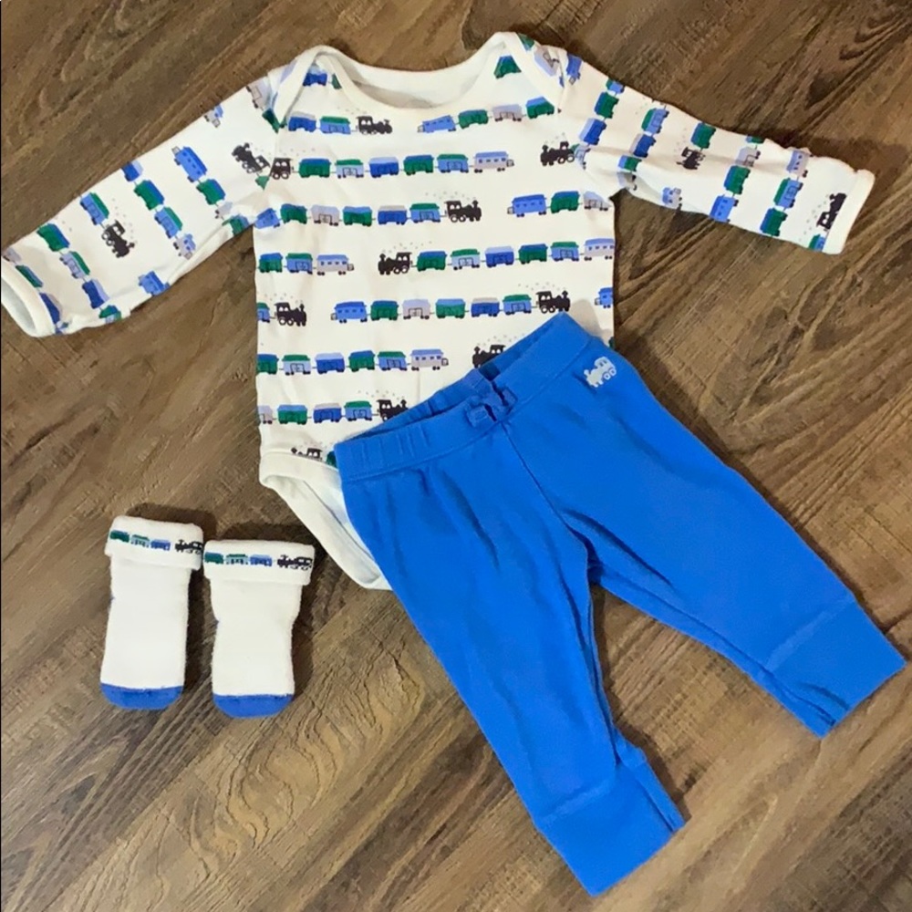 SALE 3/$24 Gymboree Train Print Outfit